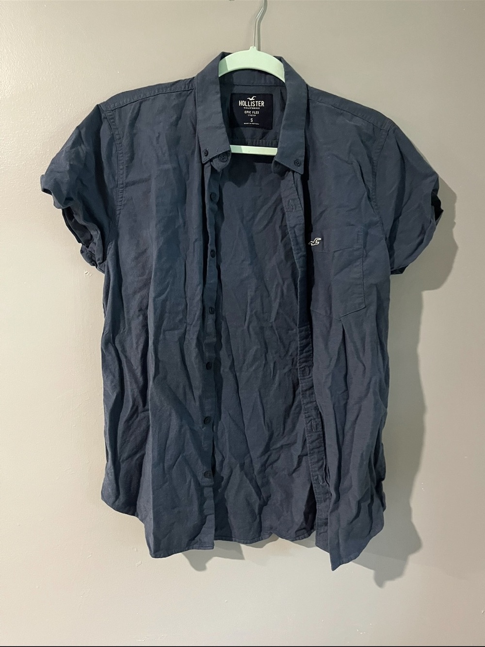 Hollister Men's Short Sleeve Button-Down Shirt - Dark Blue